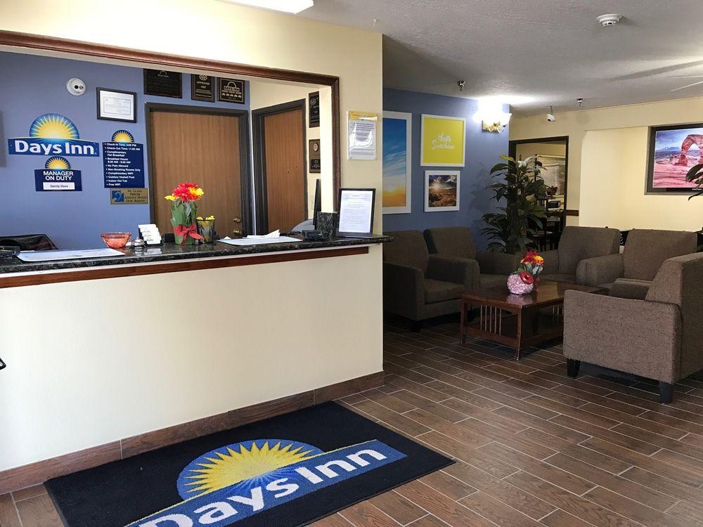 Days Inn By Wyndham Moab Exterior photo